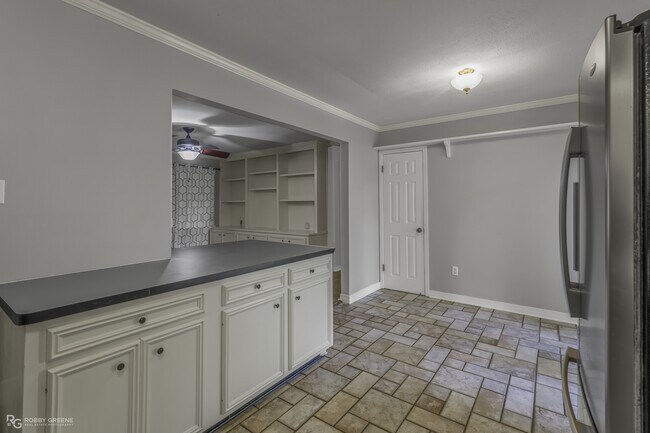Building Photo - 1602 San Saba St