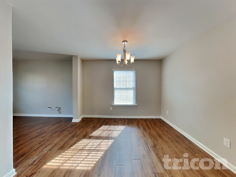 Building Photo - 452 Victory Ln