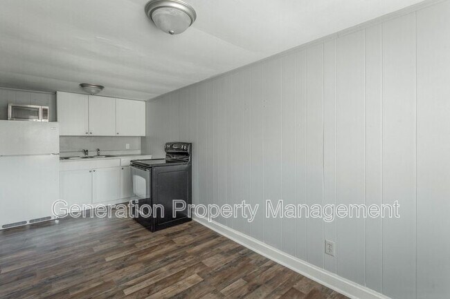 Building Photo - 311 Hedgewood Dr