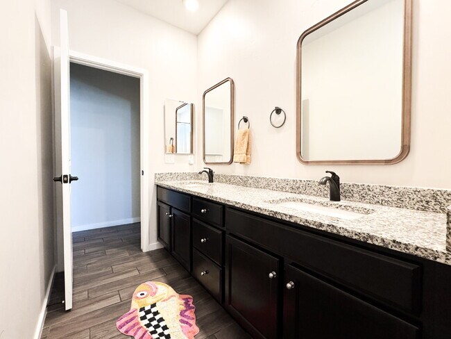 Building Photo - "Spacious 4-Bedroom, 2.5-Bathroom Home in Mesa del Sol!"
