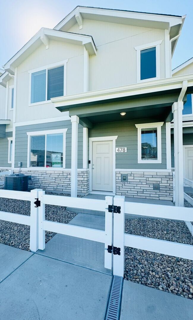 Building Photo - Gorgeous 2024 Townhouse 2 bed/ 2.5 bath  Near Johnstown YMCA