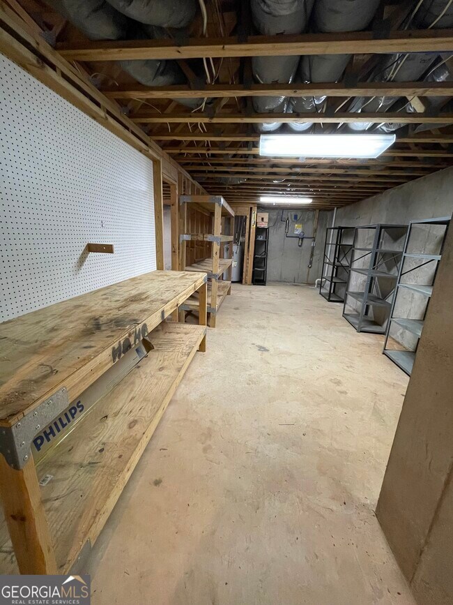 Building Photo - 5745 Hendrix Rd