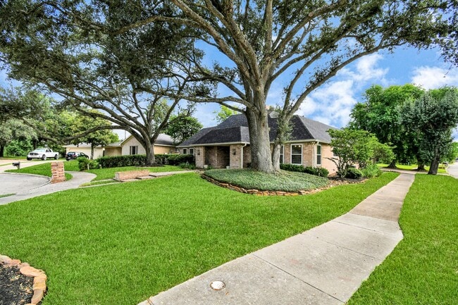 Building Photo - 2510 Hilton Head Dr