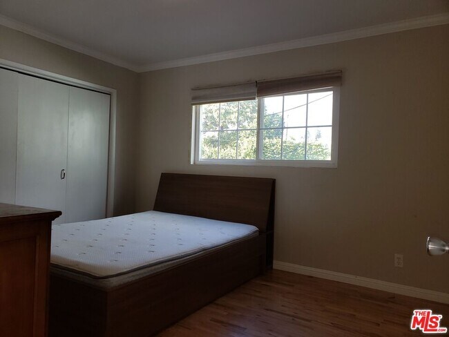 Building Photo - 1729 S Carmelina Ave