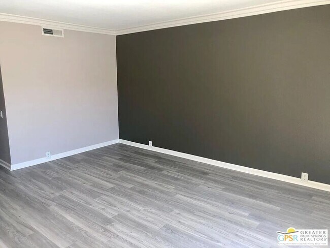 Building Photo - 400 N Sunrise Way