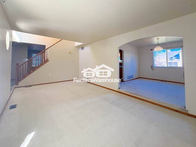 Building Photo - Available now! Stunning 4 Bed, 4 Bath Corner Lot in a Fantastic Area