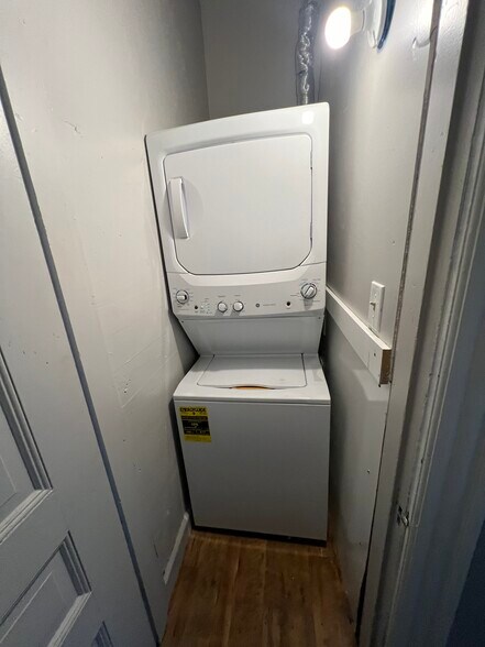 Building Photo - 2030 E Fair Ave