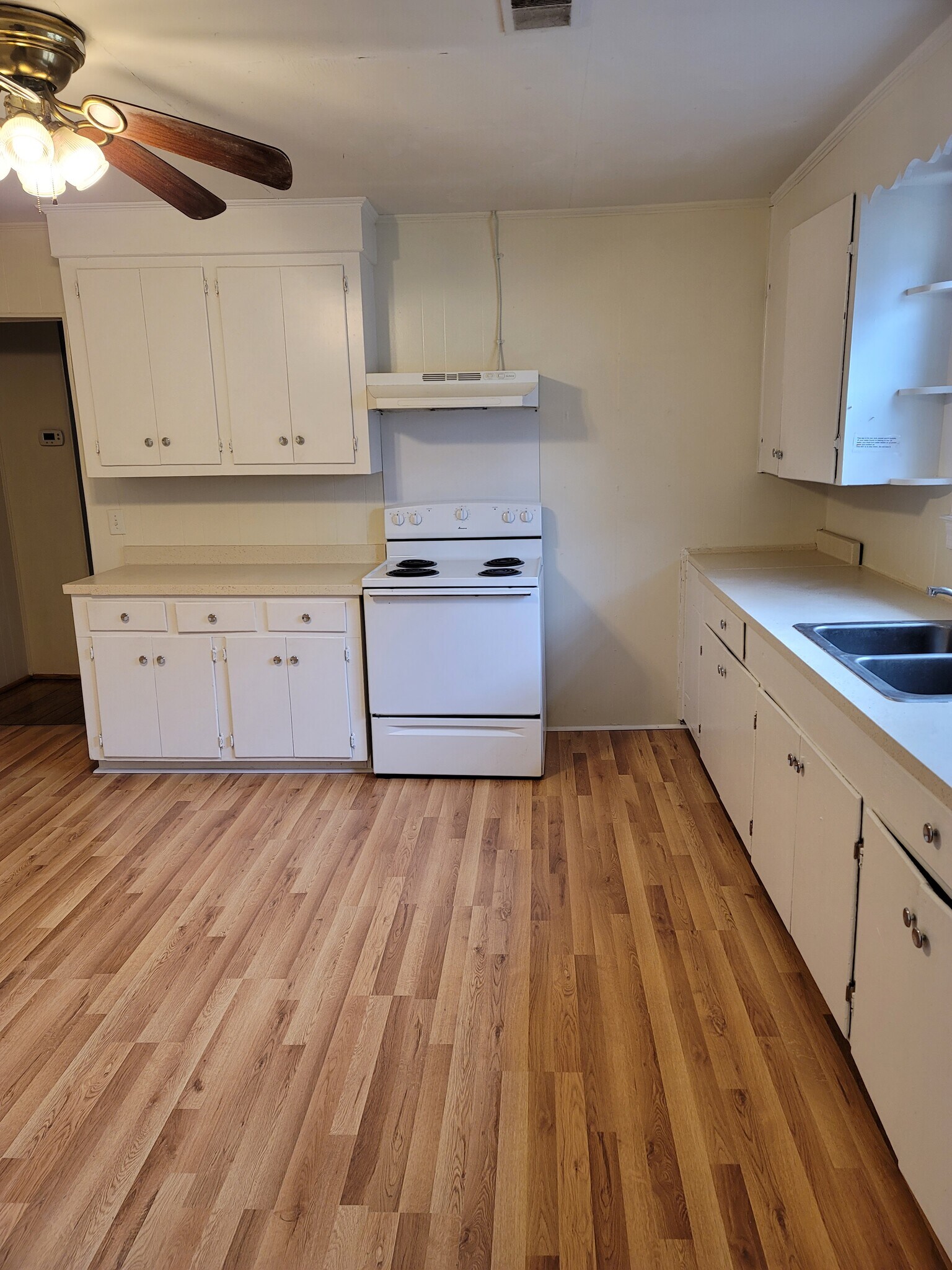 Building Photo - 146 Mills Rd