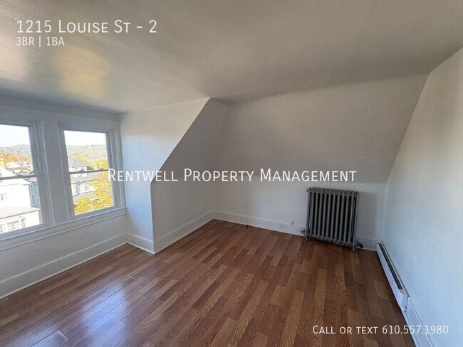 Building Photo - 1215 Louise St