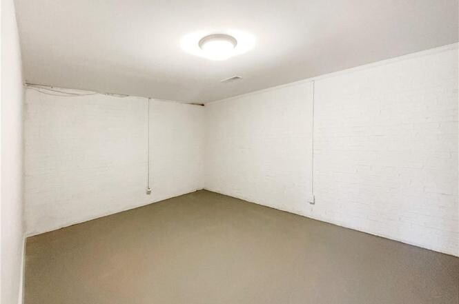 Building Photo - Room in House on Foxcroft Dr