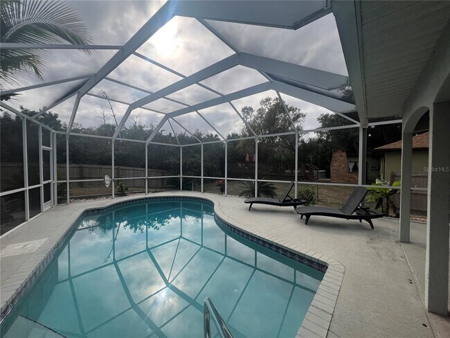 Building Photo - 681 Verona St