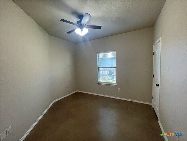 Building Photo - 758 Saengerhalle Rd