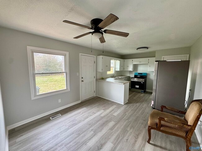 Building Photo - 1801 US Hwy 72 W