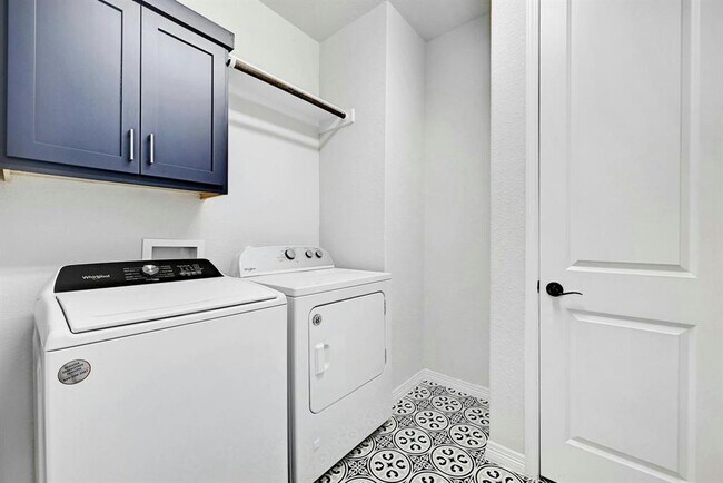 Building Photo - 204 Belford St