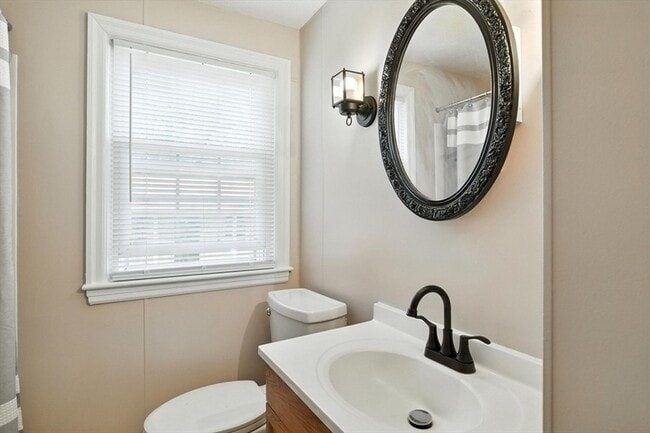 Building Photo - 1118 Boston Rd