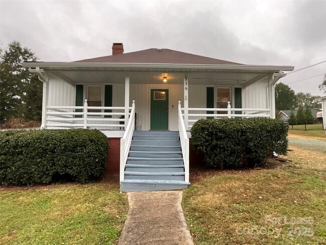 Primary Photo - 516 W 7th St