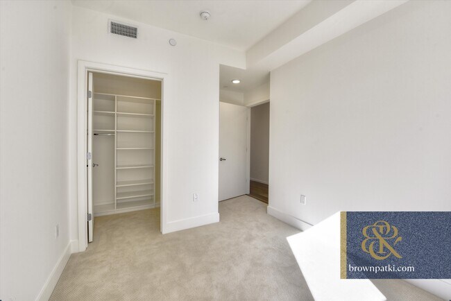 Building Photo - 1433 Bush St