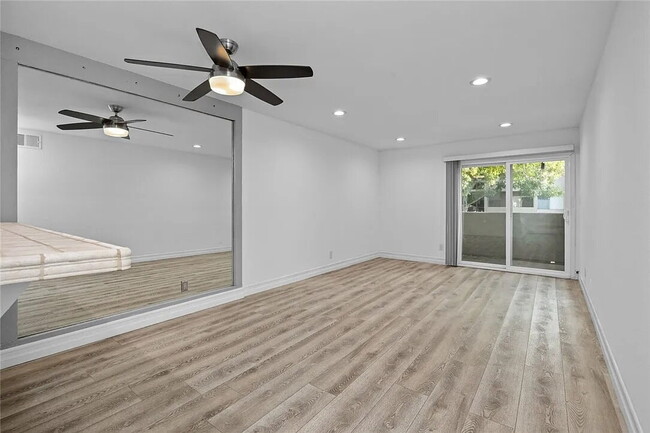 Building Photo - "Charming 1-Bedroom Furnished Retreat with...