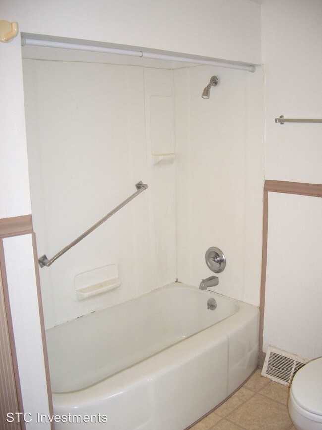 Building Photo - 4 br, 1.5 bath House - 527 N. Lafayette