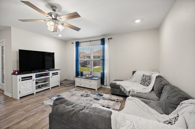 Building Photo - 1016 Limpkin St