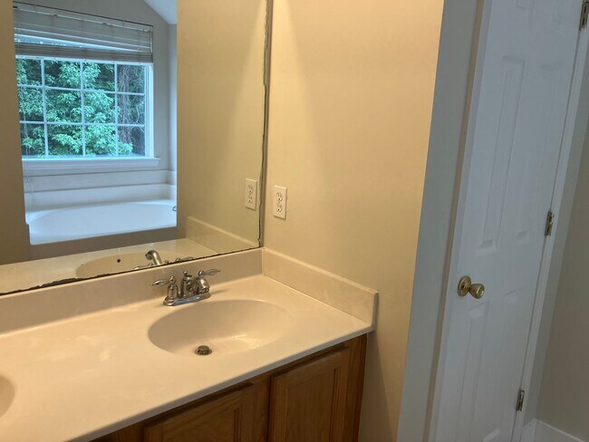 Building Photo - 426 Live Oak Walk