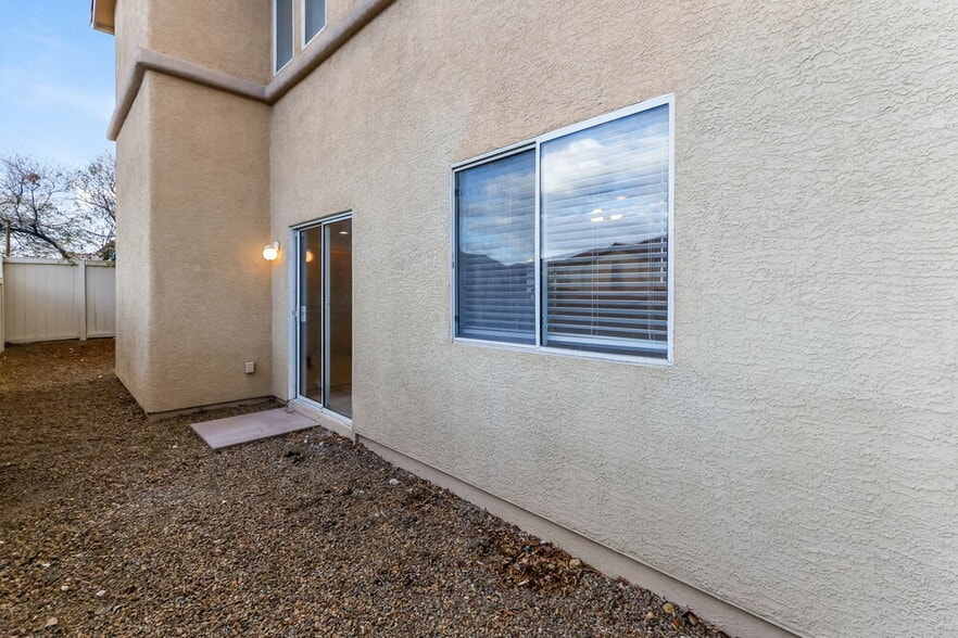 Building Photo - 10425 Concetta Ave