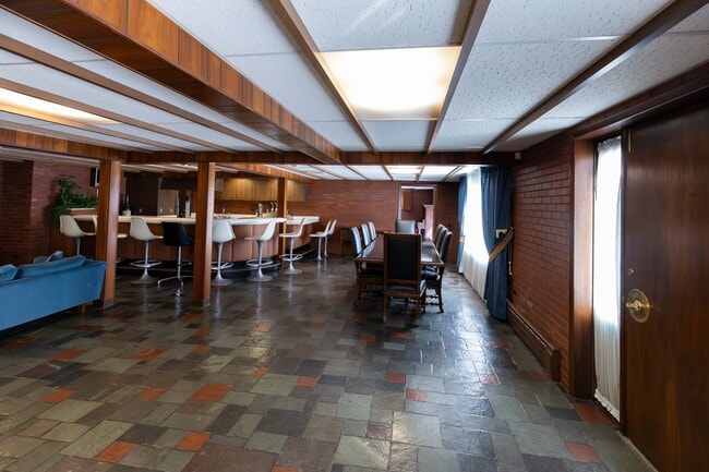 Building Photo - 52 Ostrum Rd