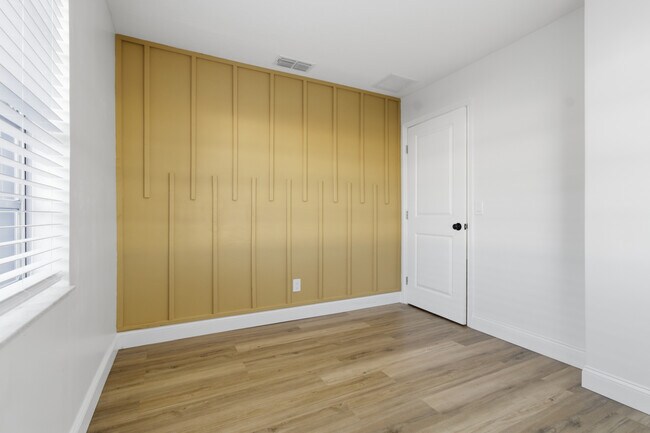 Building Photo - 4420 W Carmen St