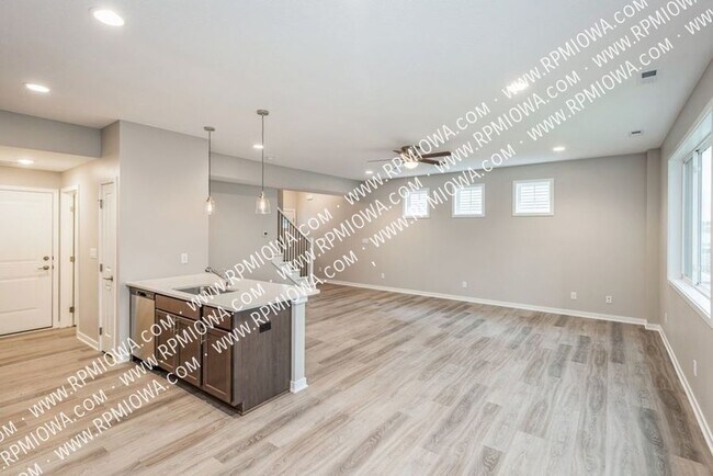 Building Photo - 250 Amberwood Dr