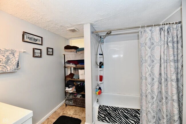 Building Photo - Charming 3-Bedroom Home Near Forest Manor Elementary!