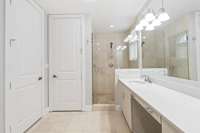 Building Photo - 61 Isle of Venice Dr