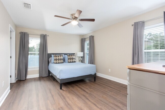 Building Photo - 1313 E Cayuga St