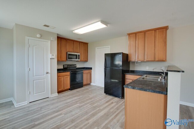 Building Photo - 128 Farmington Dr