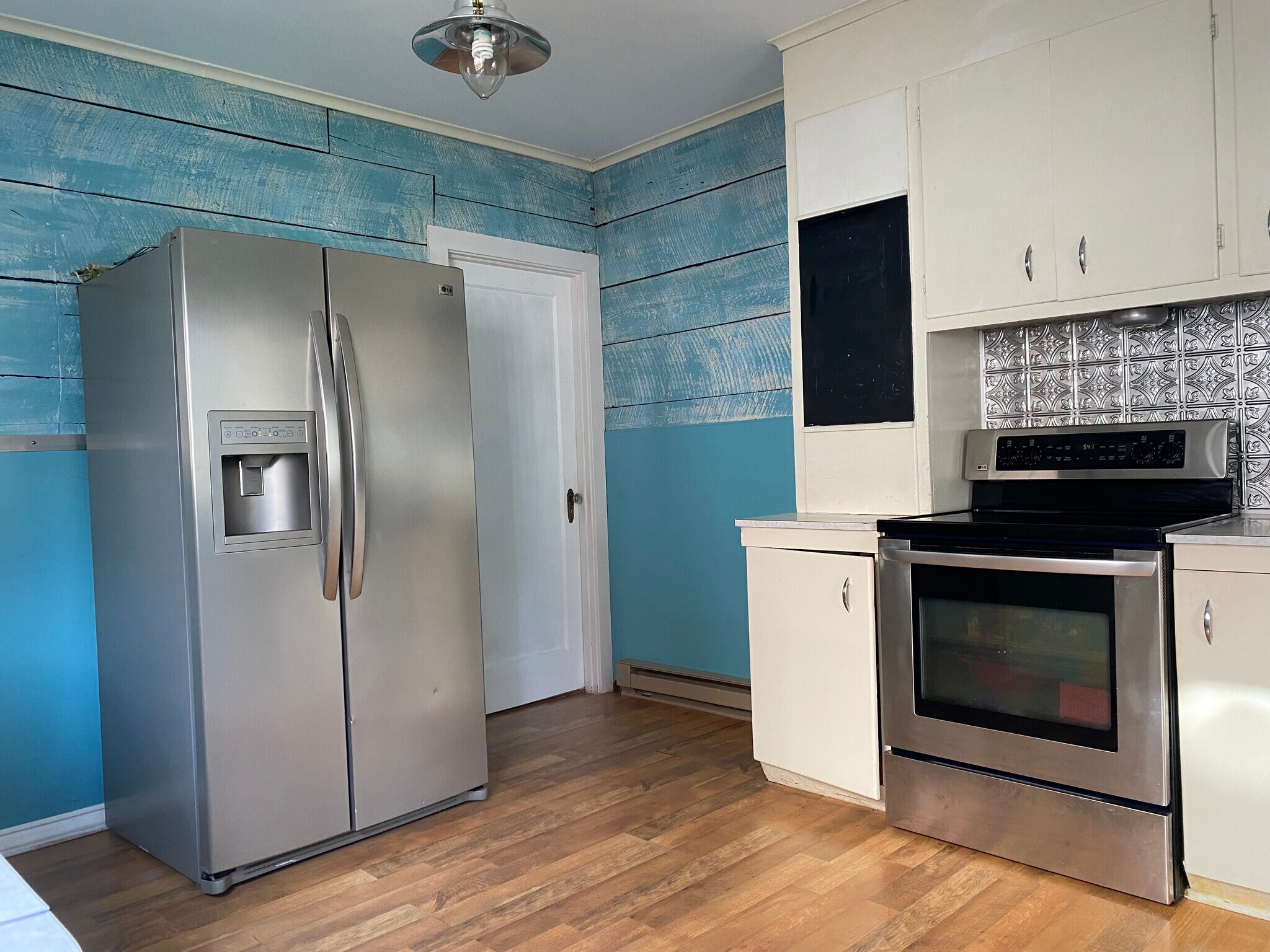 Kitchen - 509 Spruce St E