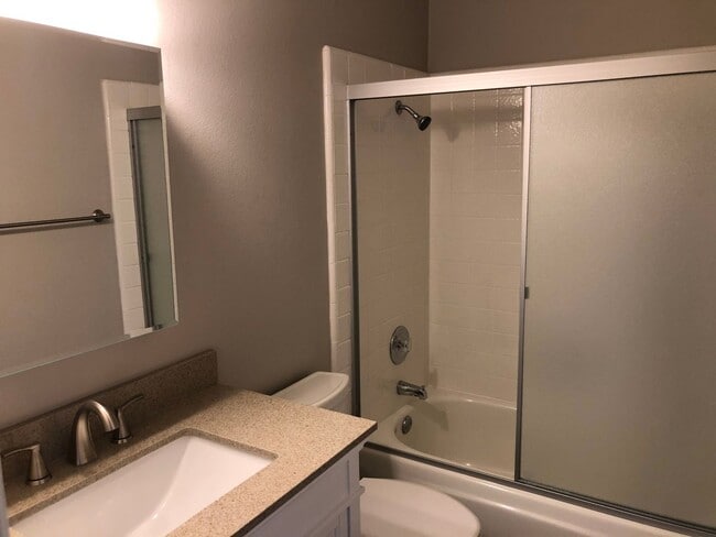 Building Photo - Wonderful 3 Bed, 1.5 Bath Upgraded Condo with Lots of Amenities