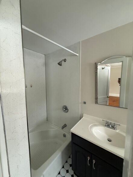 Building Photo - 19 Winter St