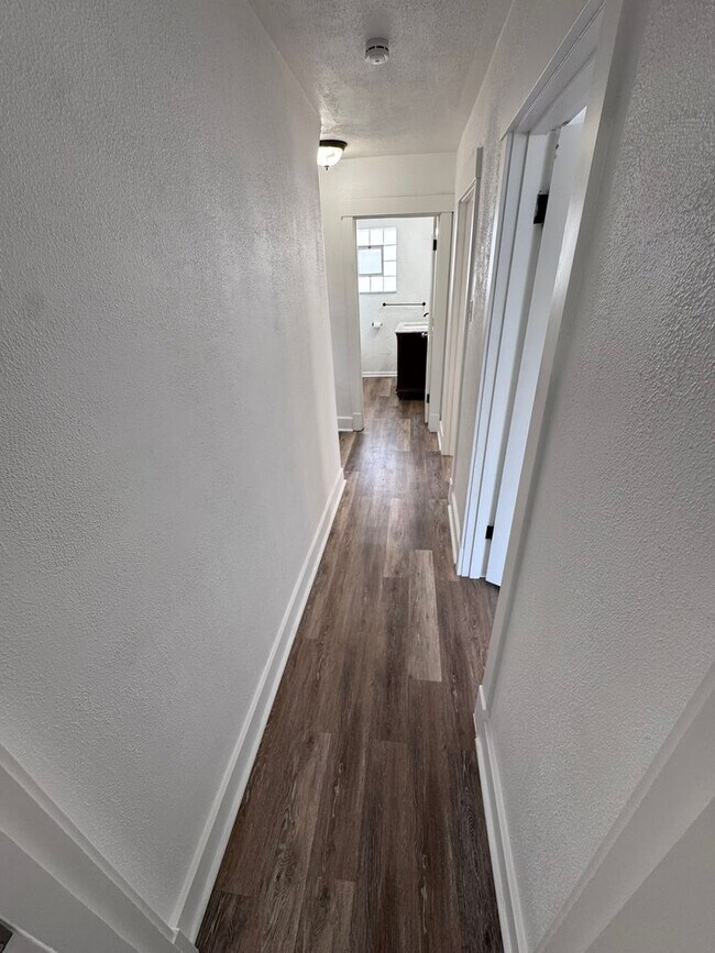 Building Photo - Gorgeous Fully Renovated 4-Bed 1-Bath House In Christy Park!!!