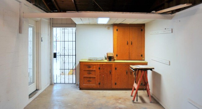 Building Photo - 5044 E Adams St