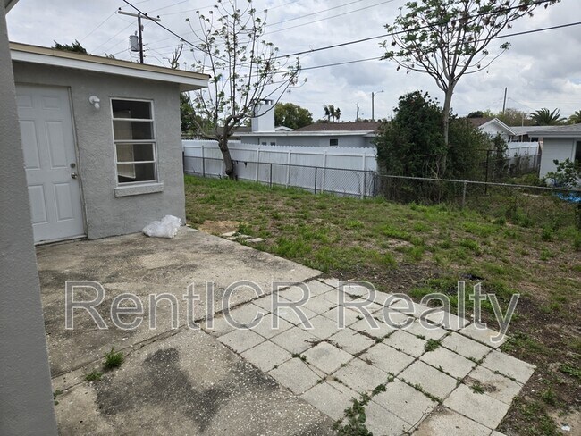 Building Photo - 4836 Flora Ave