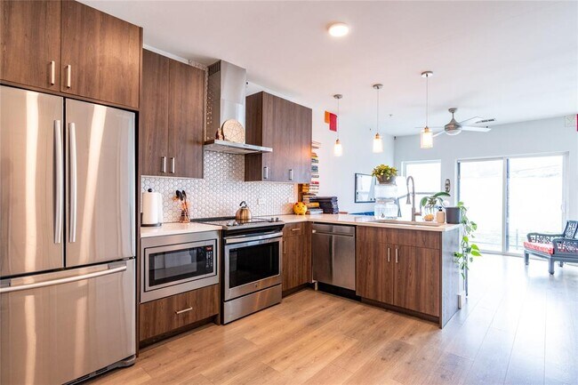 Building Photo - 2213 Poquito St