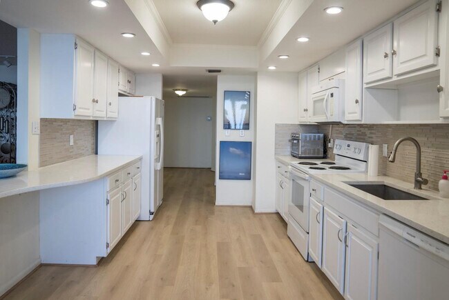 Building Photo - 1800 S Ocean Blvd