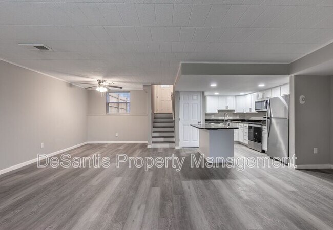 Building Photo - 2207 Aurora Dr