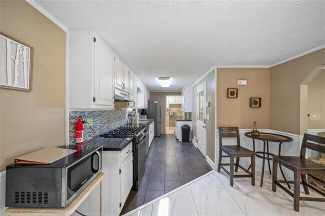Building Photo - 6207 Moss Dr