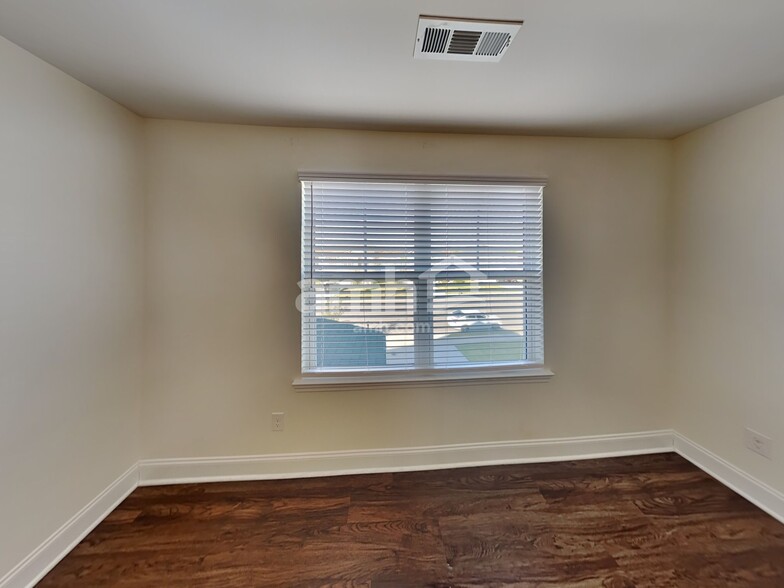 Building Photo - 436 Charity Ln