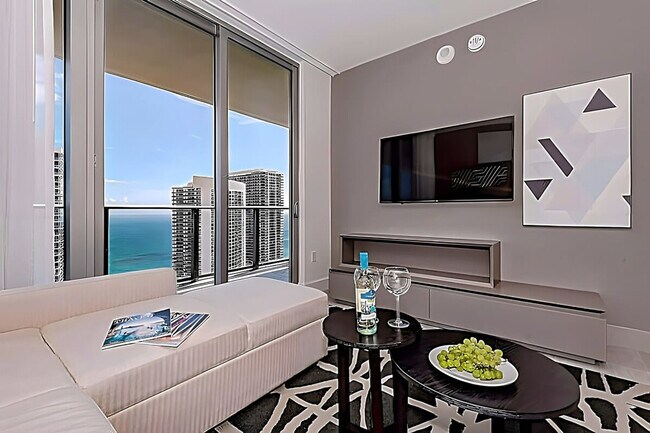 Building Photo - 4010 S Ocean Dr