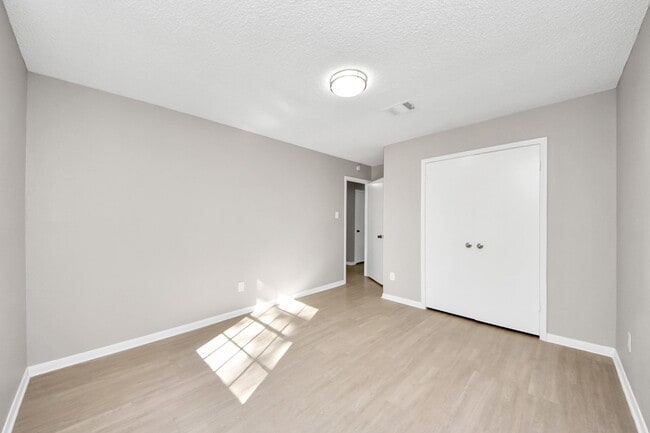 Building Photo - 6222 Vickijohn Dr