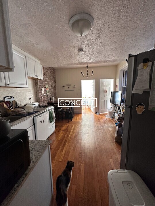 Building Photo - 72 Revere St