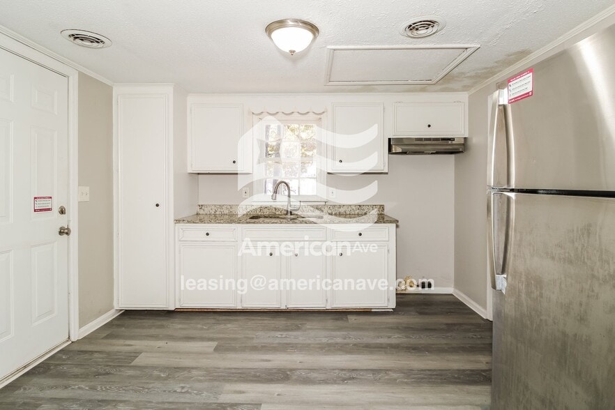 Building Photo - 2647 Trull St