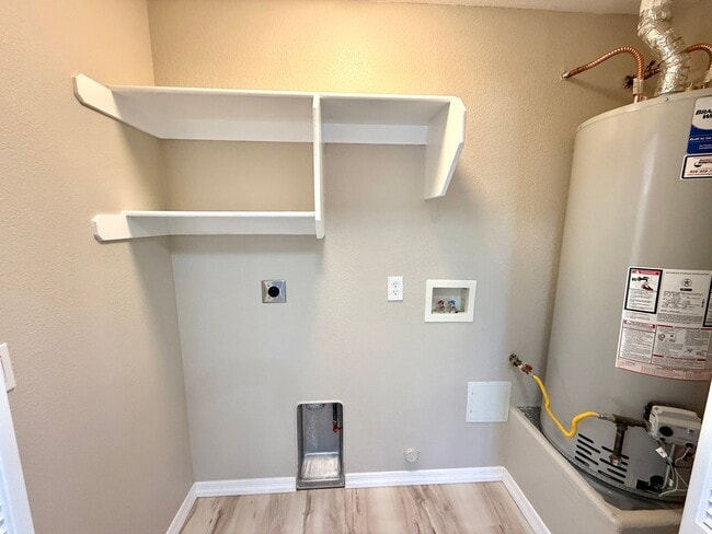 Building Photo - Beautifully Updated 3 Bedroom, 2 Bathroom ...
