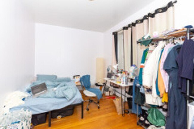 Building Photo - BU West / Central Campus - Spacious, Renovated Brookline 4 Bed/2 Bath on Thorndike for 9/1/2026